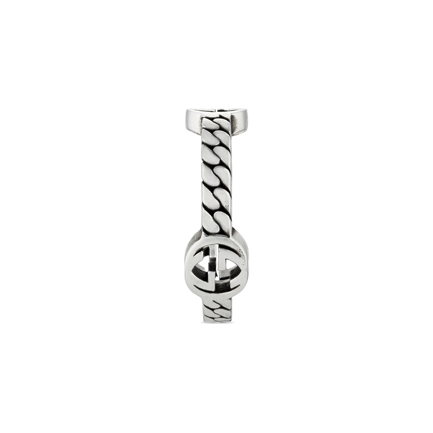 A stylish, contemporary ring showcases a chain-link pattern with an interlocking G logo centerpiece, expertly crafted in sterling silver.