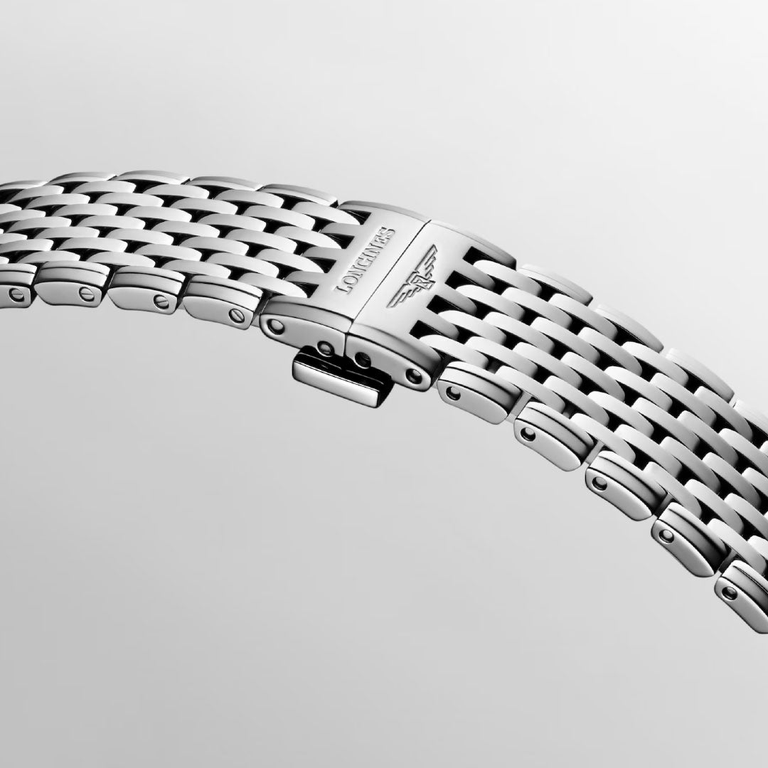 A close-up of the Longines La Grande Classique Quartz 29mm watch’s silver metal bracelet and polished clasp, showcasing the brand’s name and iconic logo—a timeless detail that highlights Longines’ classic elegance.
